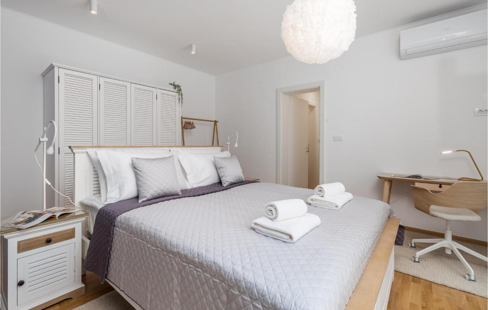 Amazing Apartment In Mali Losinj With Wifi Luaran gambar
